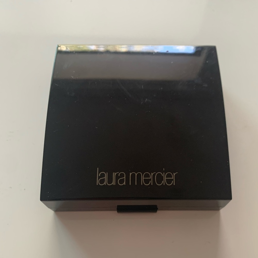 laura mercier face illuminator